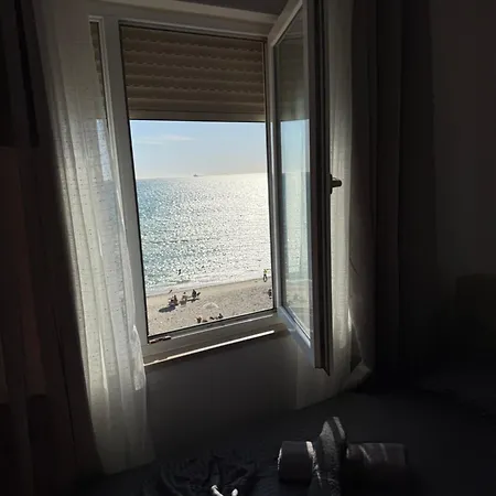 Dengu Luxury Beachfront Sea View Durrës